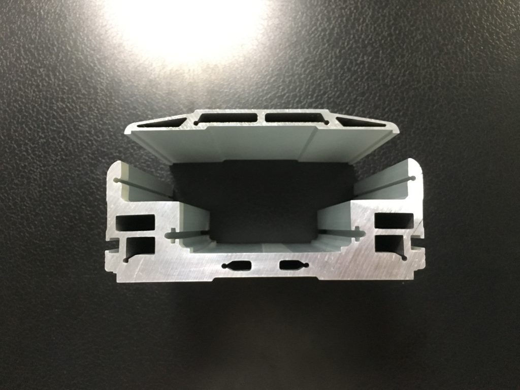 佛山工业铝型材在汽车制造中的应用插图